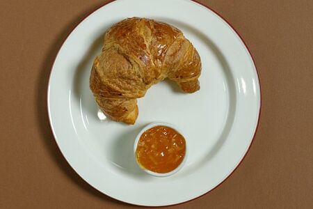 Круассан с джемом