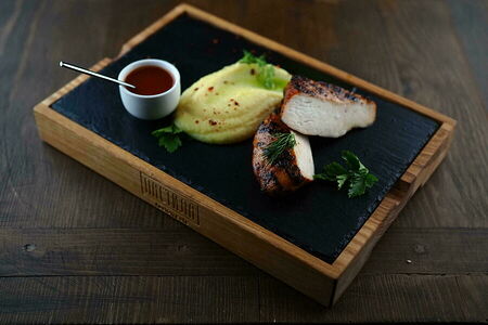 Стейк из индейки с соусом