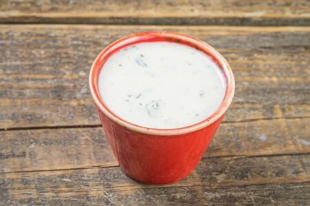 Мацони с чесноком и зеленью