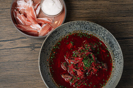 Борщ с домашним салом