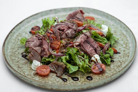 Салат с ростбифом