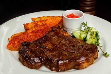 Стейк из cвинoй шеи