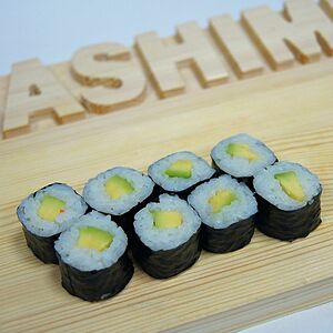 Ролл с авокадо