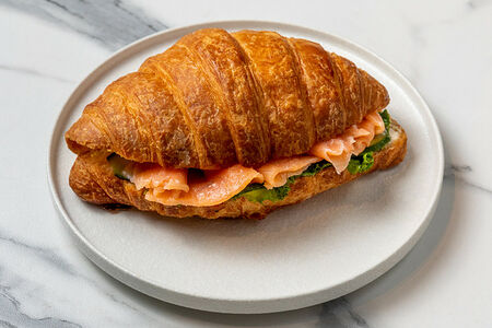 Круассан с семгой