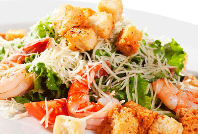 Цезарь с тигровыми креветками