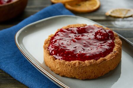 Пирожное Малина с творогом и кешью