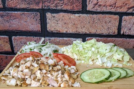 Шаурма куриная на тарелке