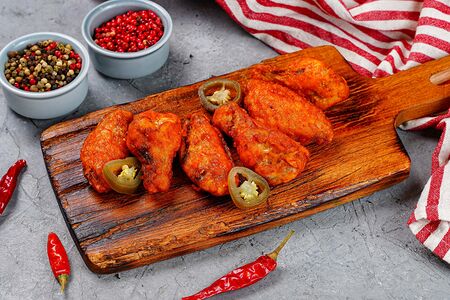 Куриные крылышки в соусе Острый Чак