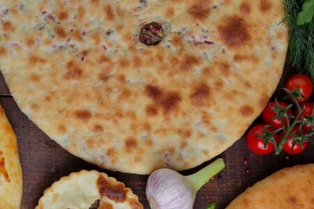 Пирог с листьями свеклы, зеленью и осетинским сыром