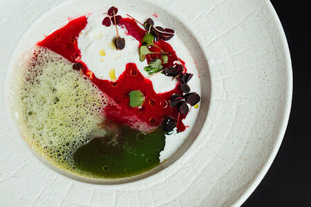 Томатно-огуречный гаспачо со страчателлой