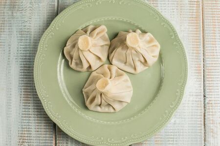 Хинкали с говядиной и зеленью