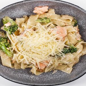 Паста с лососем и брокколи