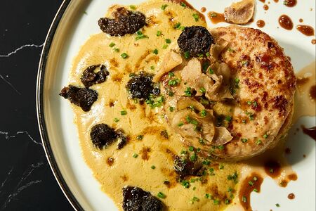 Рубленая котлета из цыпленка с белыми грибами и муссом из фуа-гра
