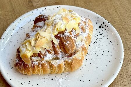 Круассан миндальный