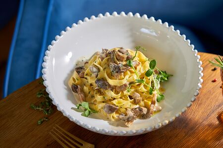 Фетучини с лесными грибами в сливочном соусе