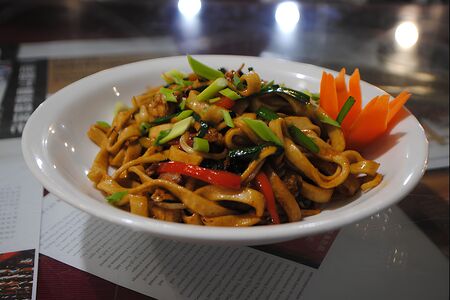 Яичная лапша с овощами