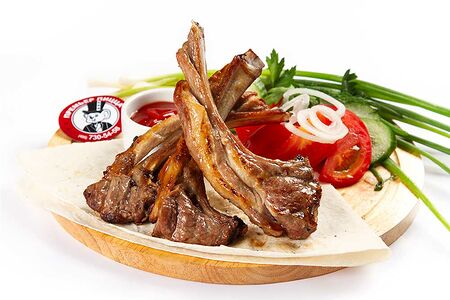 Корейка ягненка на гриле