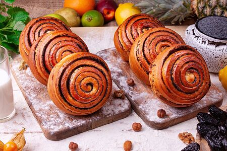 Булочка с маком