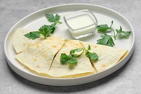 Кесадилья с курицей и грибами