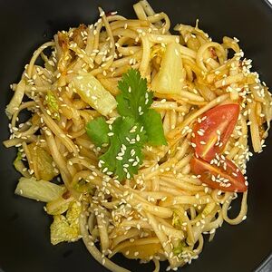 Свинина с ананасами с удоном