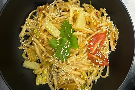 Свинина с ананасами с удоном