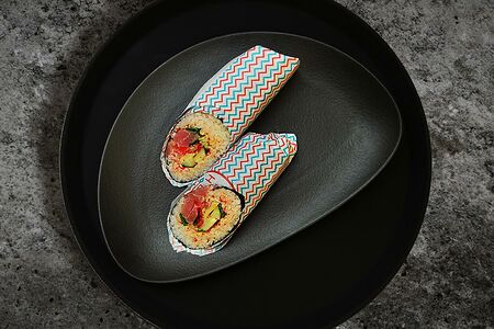 Суширрито тунец, авокадо, тобико Ххl