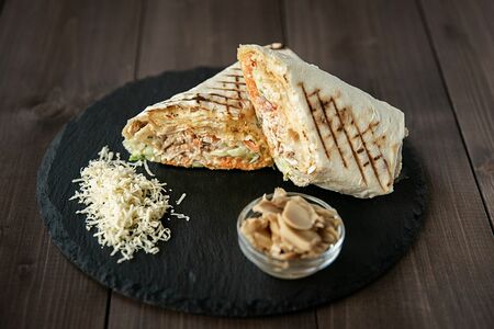 Шаурма в тонком лаваше Ассорти