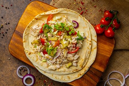 Большая шаурма с курицей