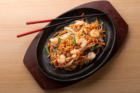 Рис на сковородке с креветками