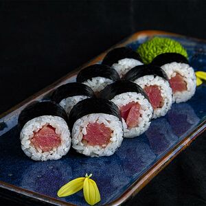 Ролл с тунцом