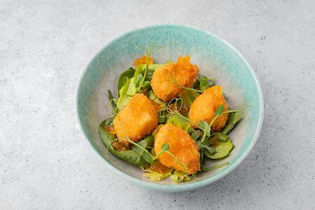 Жареный Камамбер с тыквенным вареньем