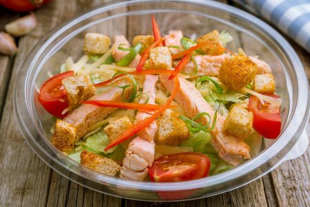 Салат Цезарь с семгой