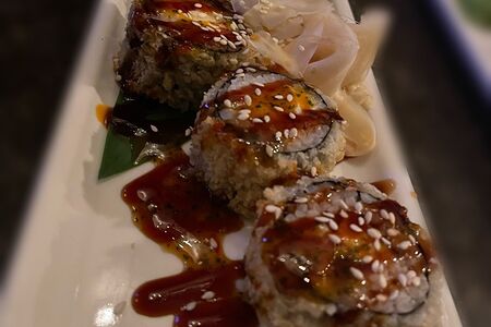 Жареный ролл с угрем