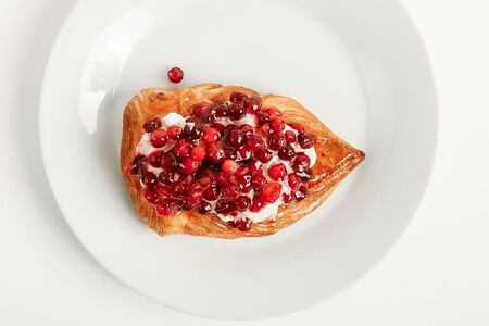 Канадская плюшка с брусникой