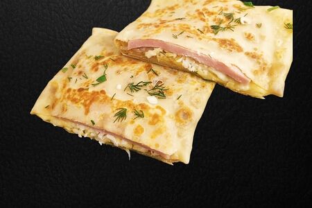 Блинчики с ветчиной и сыром