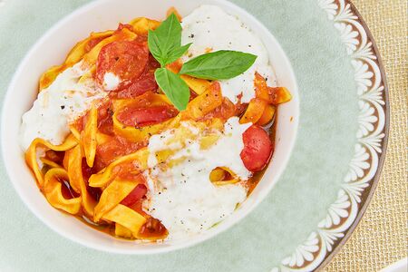 Паста Помодоро со страчателлой