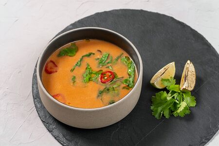 Острый Том Ям