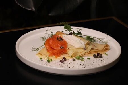 Блинчики с лососем