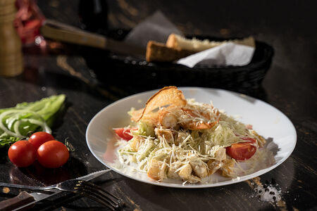 Салат Цезарь с креветкой