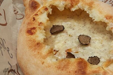 Хачапури по-аджарски с трюфелем