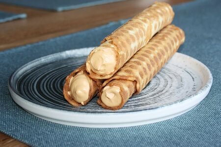 Трубочка с карамельным кремом