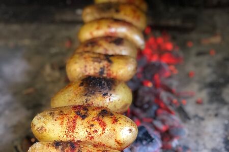 Картофель на мангале