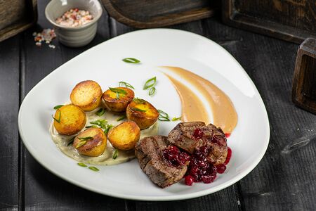 Медальоны из говяжьей вырезки