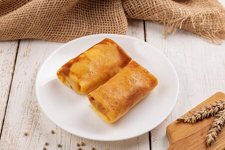 Блины с копченым мясом и сыром