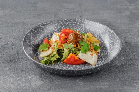 Салат с кальмаром