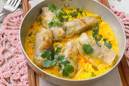 Голубцы в овощном соусе