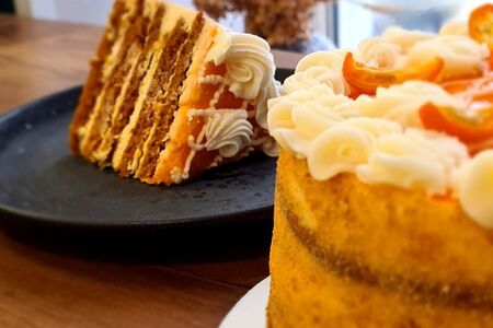 Торт Медовик с апельсиновым крем-чиз