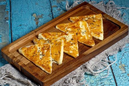 Халуми с брусничным соусом