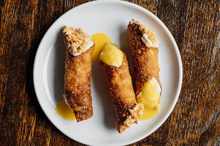 Канноли с кремом из рикотты и апельсином