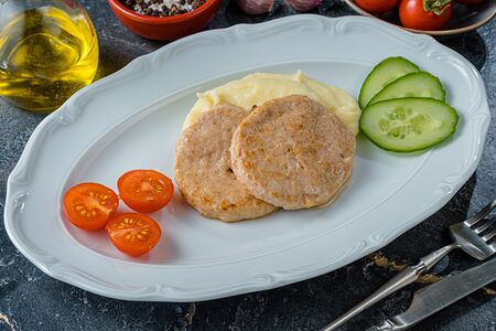 Куриные котлетки с пюре